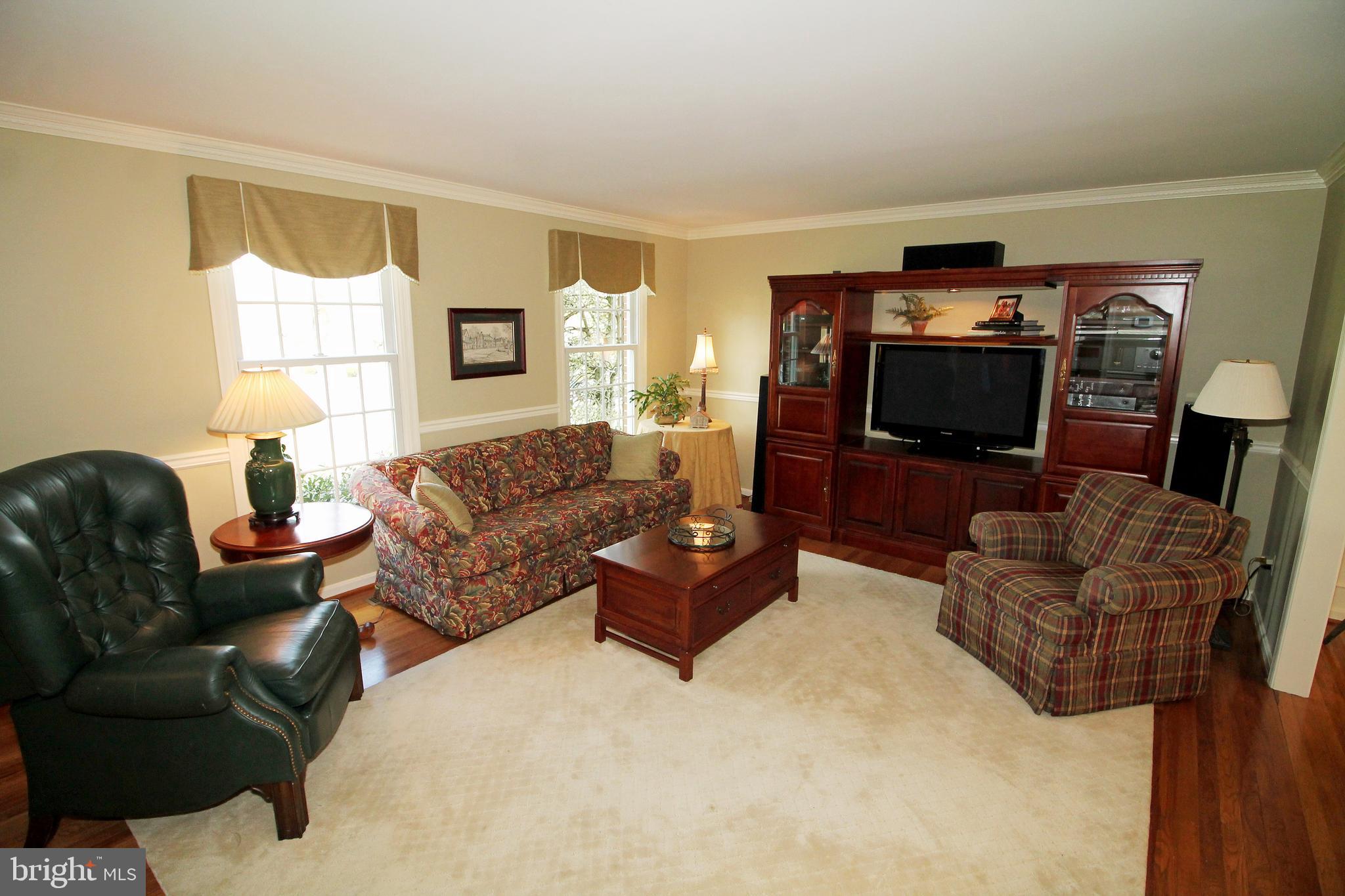 1003 Valewood Road Towson, MD 21286 - Photo 7 of 53 Living room - wood floors
