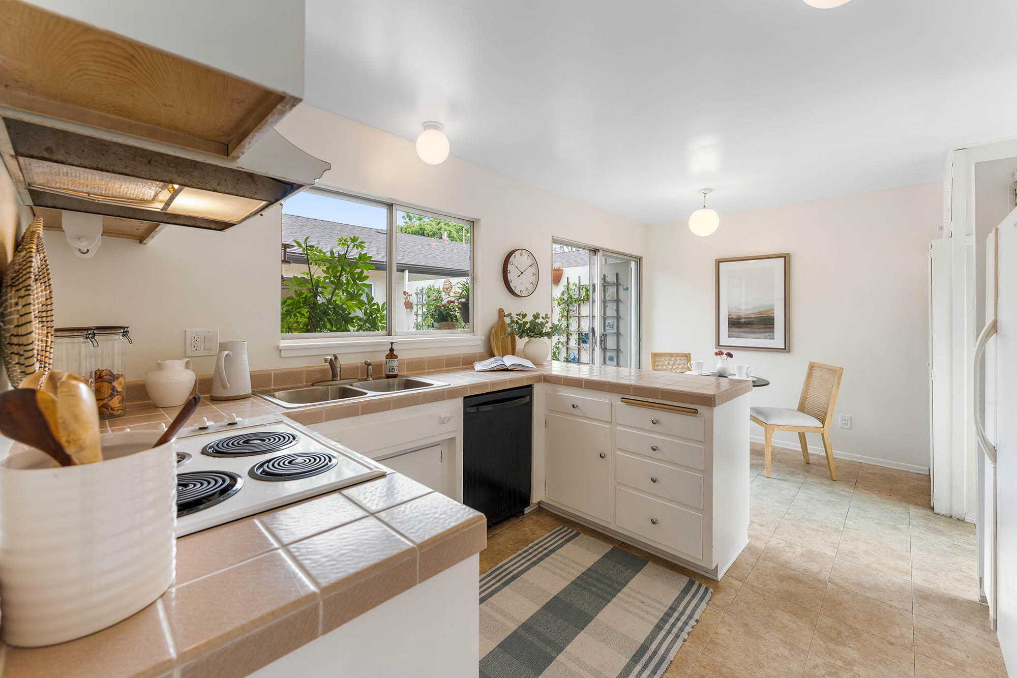875 Cieneguitas Road Santa Barbara, CA 93110 - Photo 20 of 39 Kitchen and dining - 875 Cieneguitas Rd