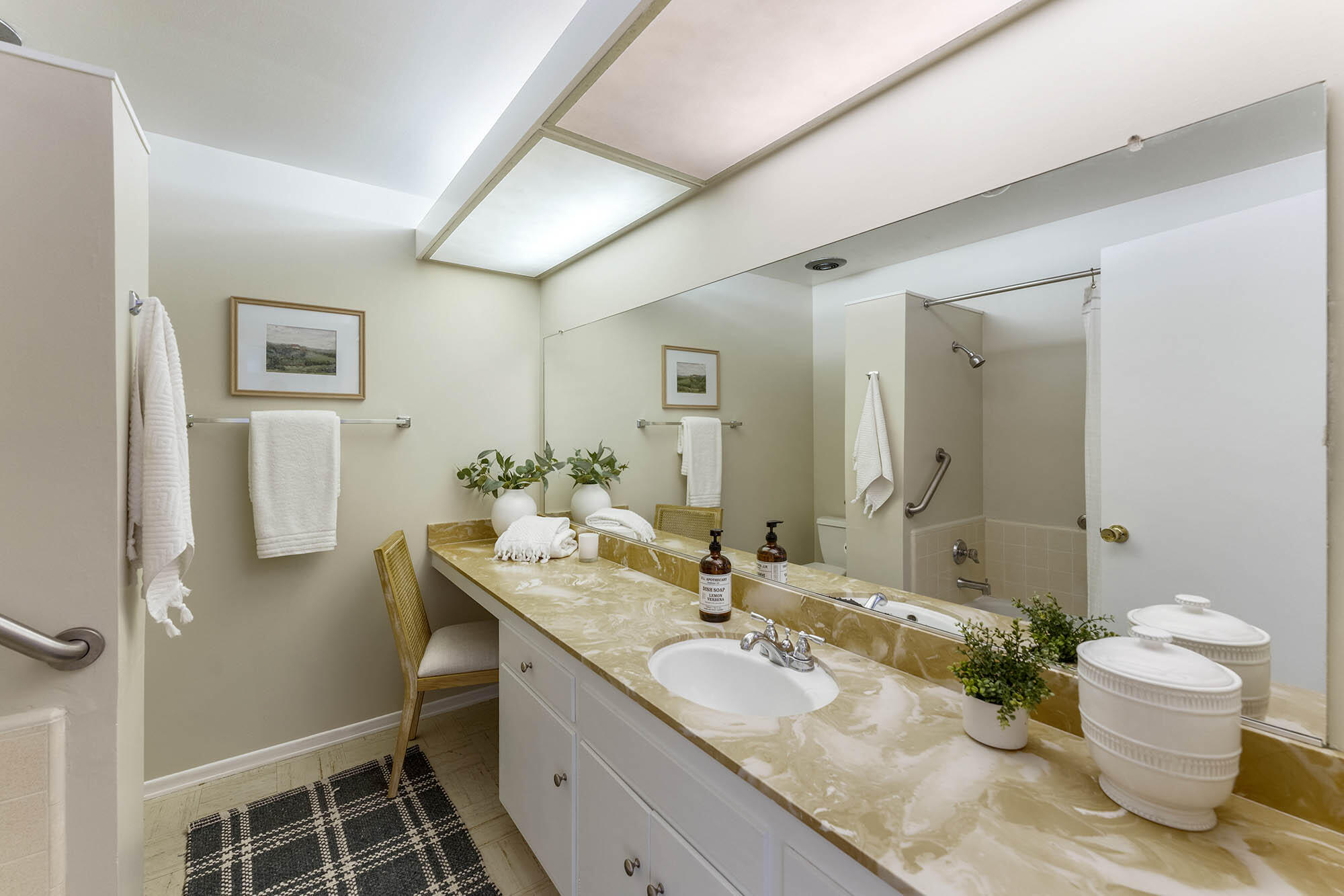 875 Cieneguitas Road Santa Barbara, CA 93110 - Photo 25 of 39 Guest bathroom - 875 Cieneguitas Rd