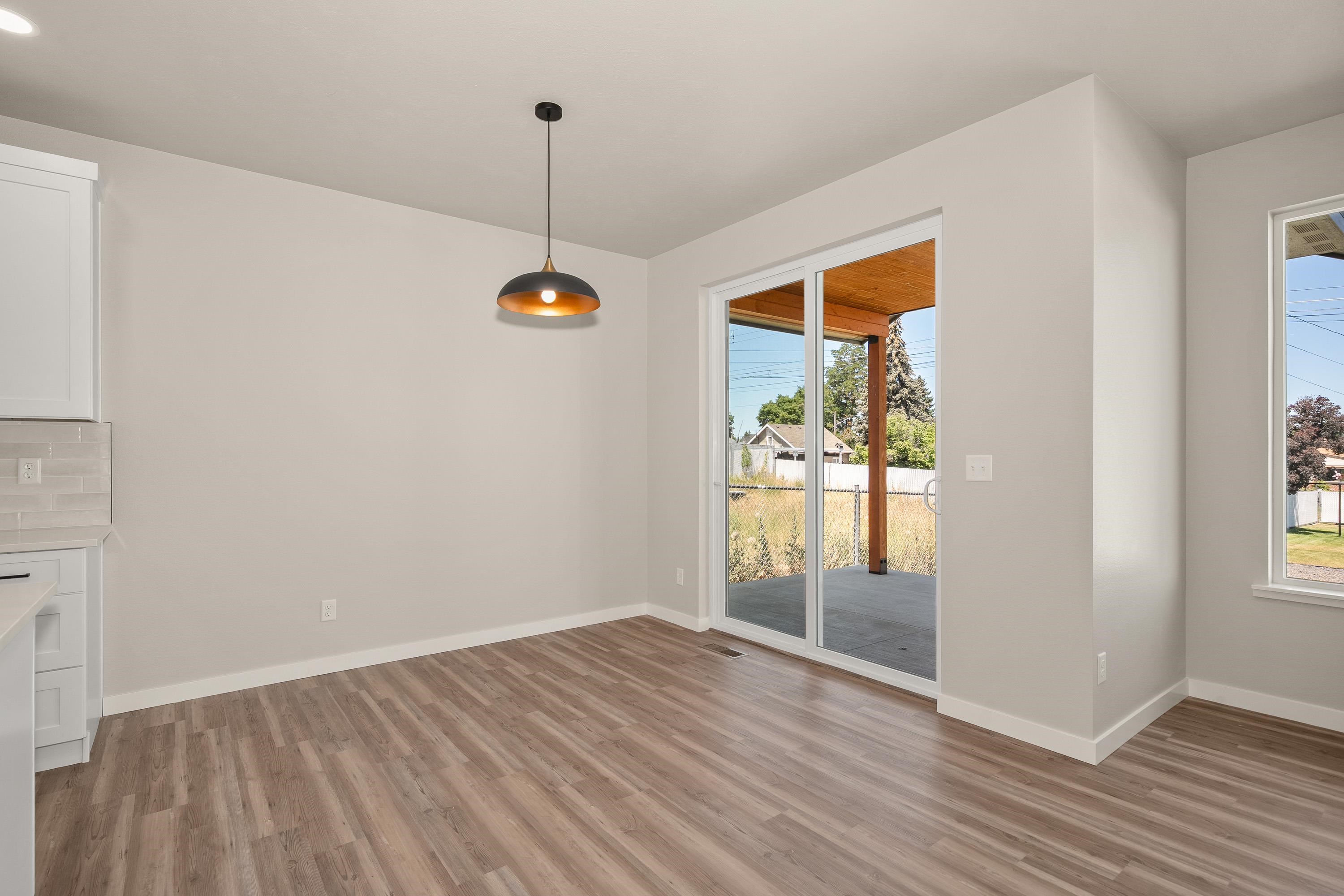 2011 East Longfellow Avenue Spokane, WA 99207 - Photo 11 of 40