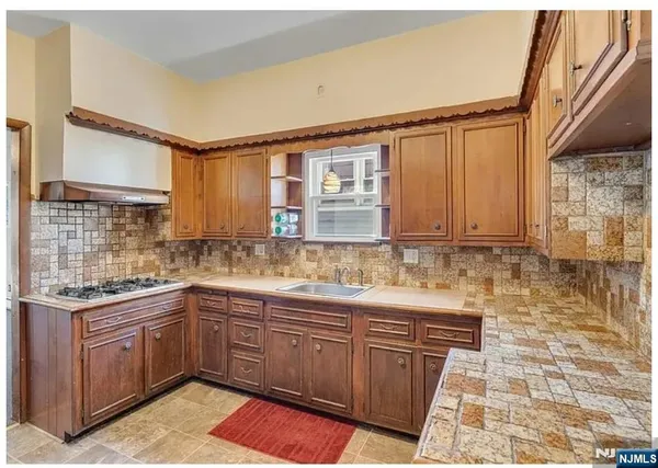 $3,800 | 649 New Jersey Avenue, Unit 1A, Lyndhurst, NJ 07071