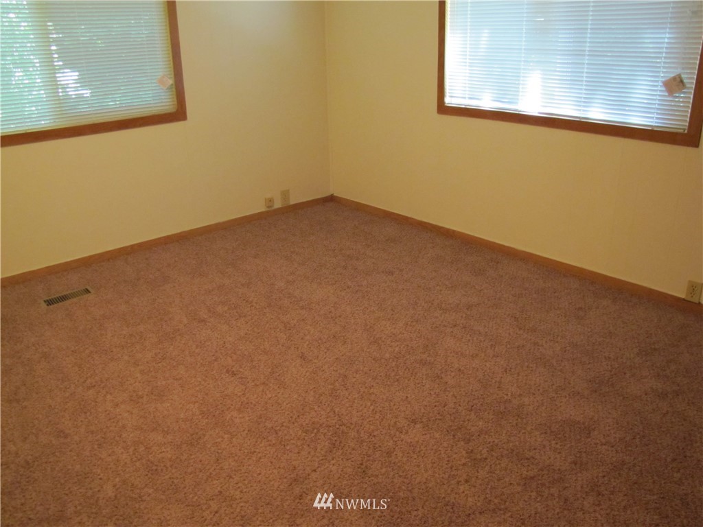 2030 East Maddock Road Port Angeles, WA 98362 - Photo 4 of 9 Gallery Image 4