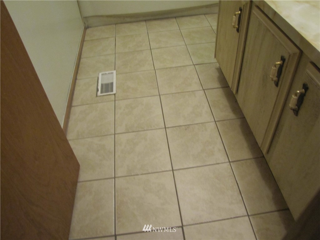 2030 East Maddock Road Port Angeles, WA 98362 - Photo 6 of 9 Gallery Image 6