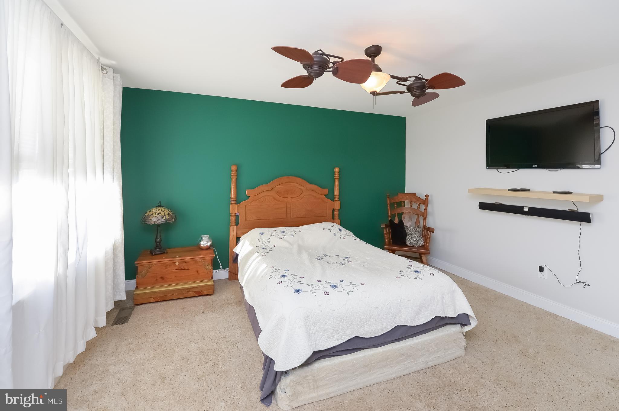 142 Oakmont Road Clementon, NJ 08021 - Photo 11 of 25 Primary bedroom