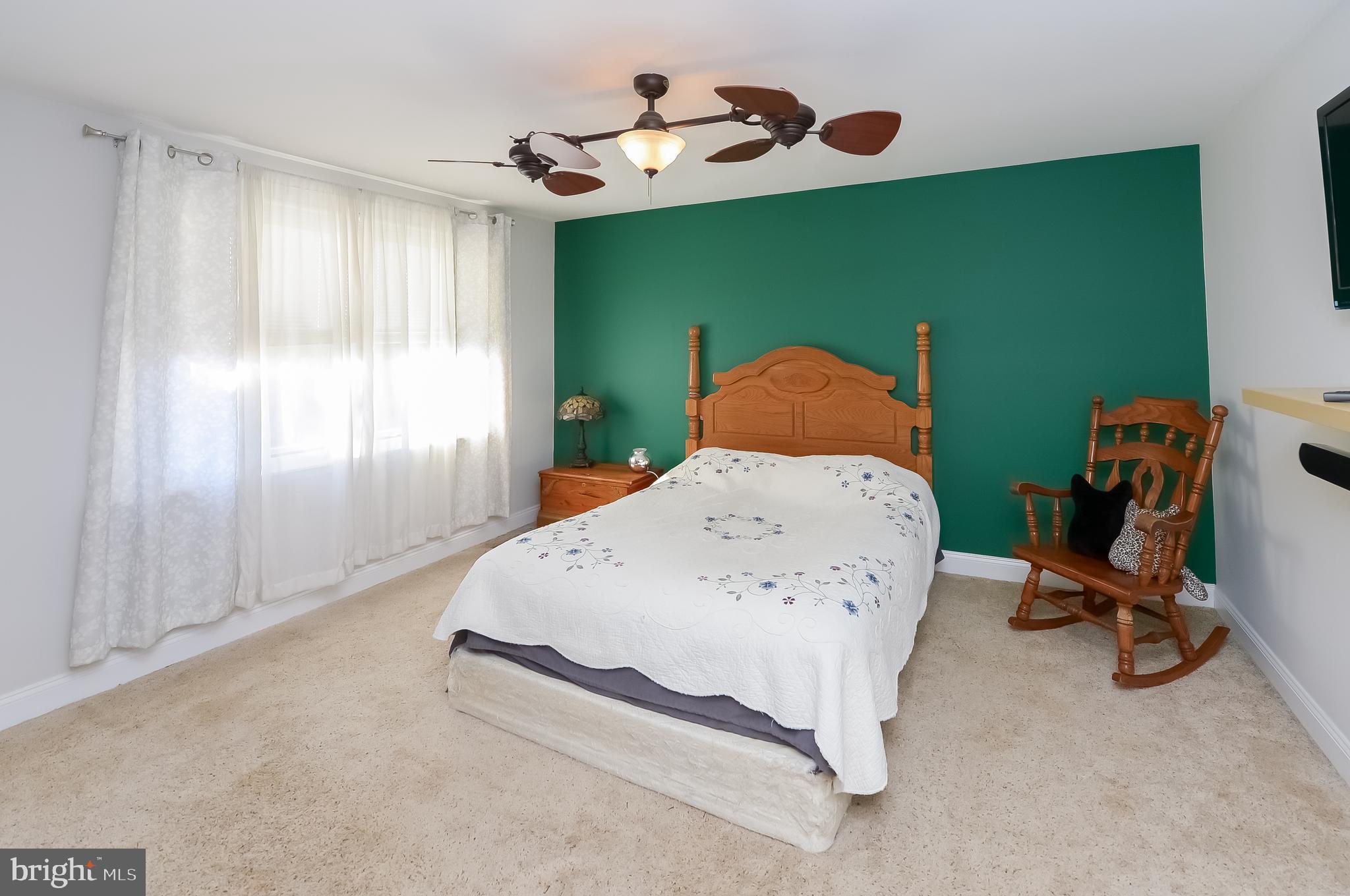 142 Oakmont Road Clementon, NJ 08021 - Photo 12 of 25 Primary bedroom