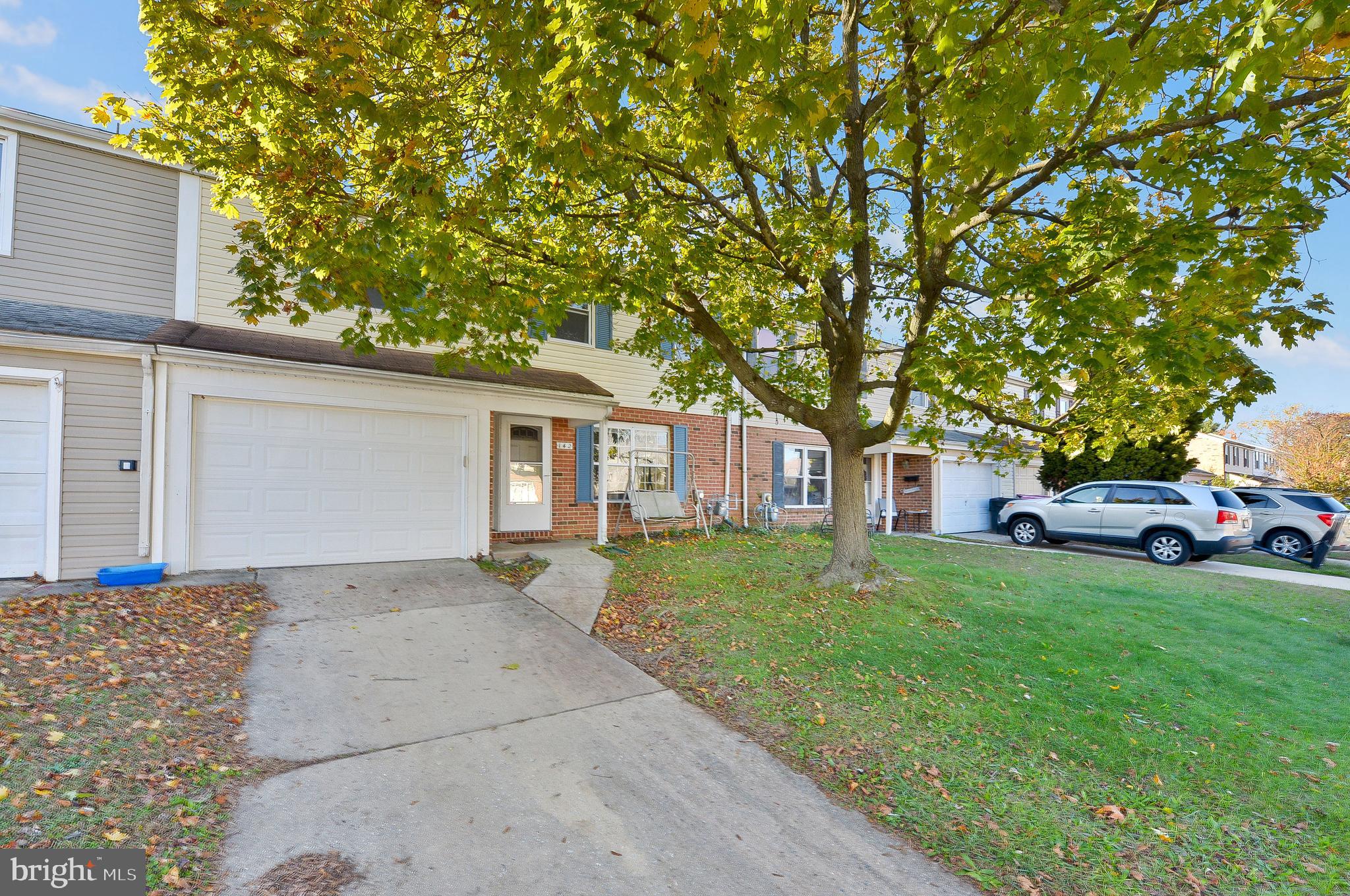 142 Oakmont Road Clementon, NJ 08021 - Photo 22 of 25 Garage with driveway