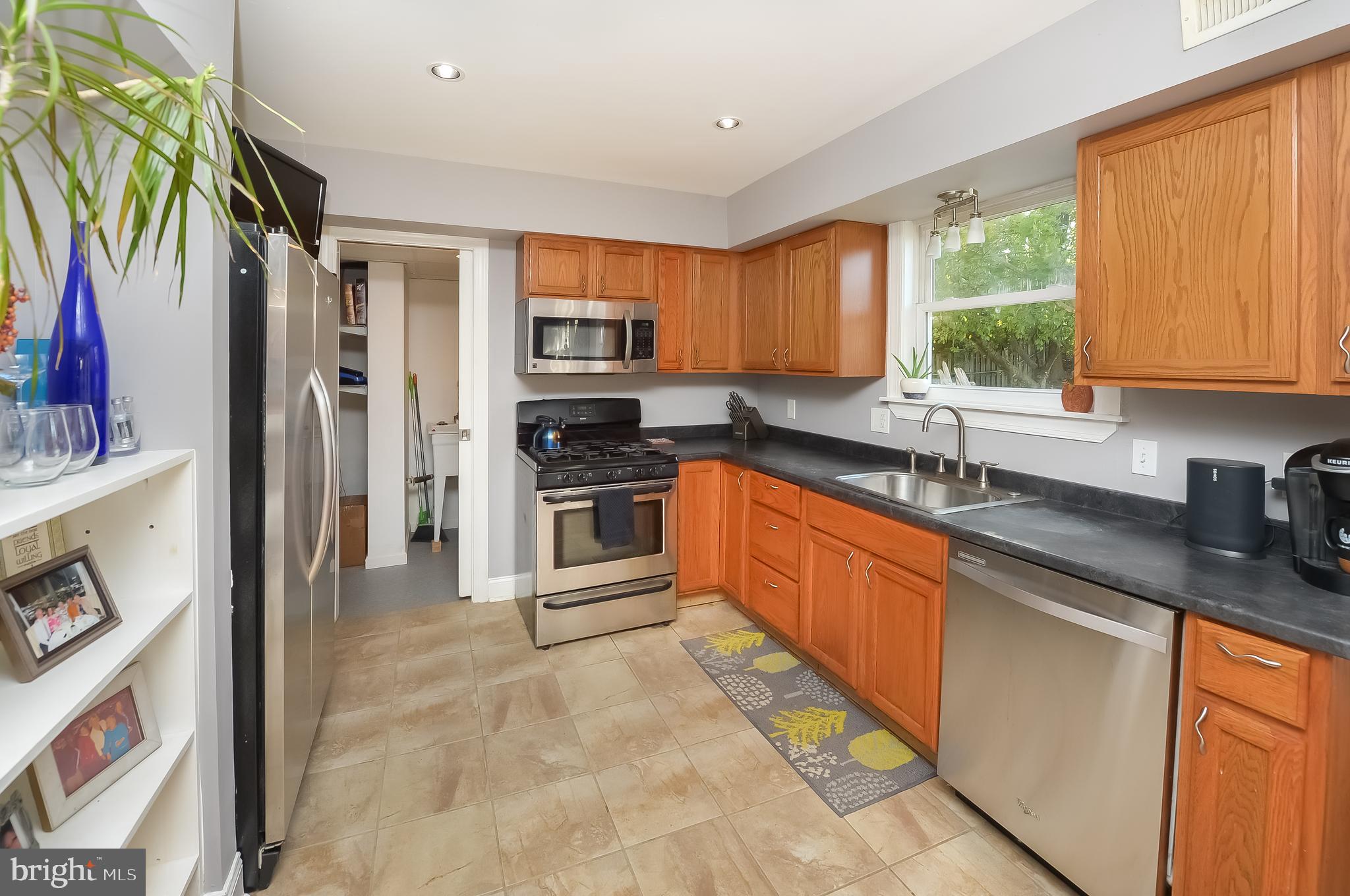 142 Oakmont Road Clementon, NJ 08021 - Photo 8 of 25 Kitchen