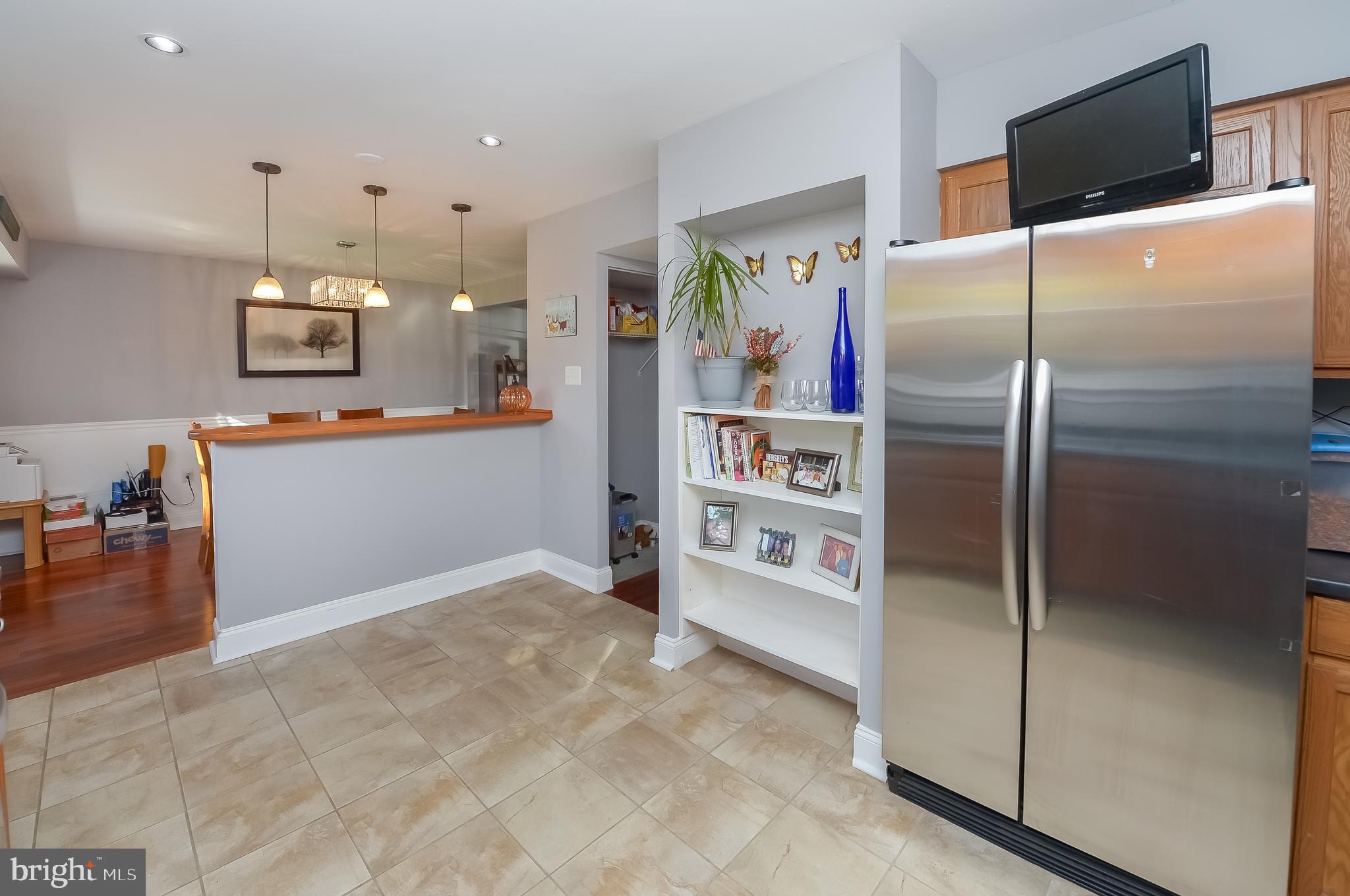 142 Oakmont Road Clementon, NJ 08021 - Photo 10 of 25 Breakfast Bar between dining area and kitchen