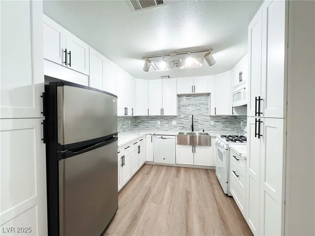 $1,814 | 2128 Velvet Hill Avenue, Las Vegas, NV 89106