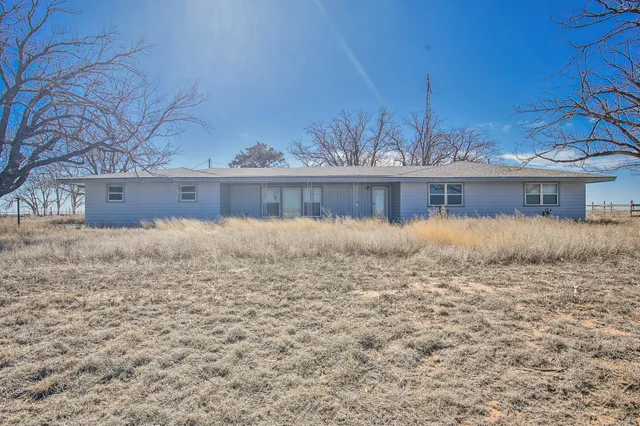 $200,000 | 11 County Road 110, Olton, TX 79064