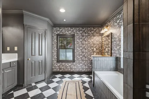 $1,799,000 | 308 East Travis Street, Fredericksburg, TX 78624