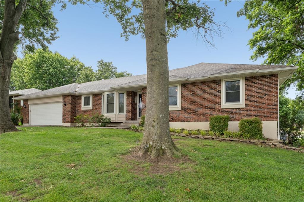 617 West Maple Street Raymore, MO 64083 - Photo 4 of 67