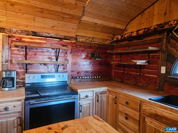 a view of a storage & utility room