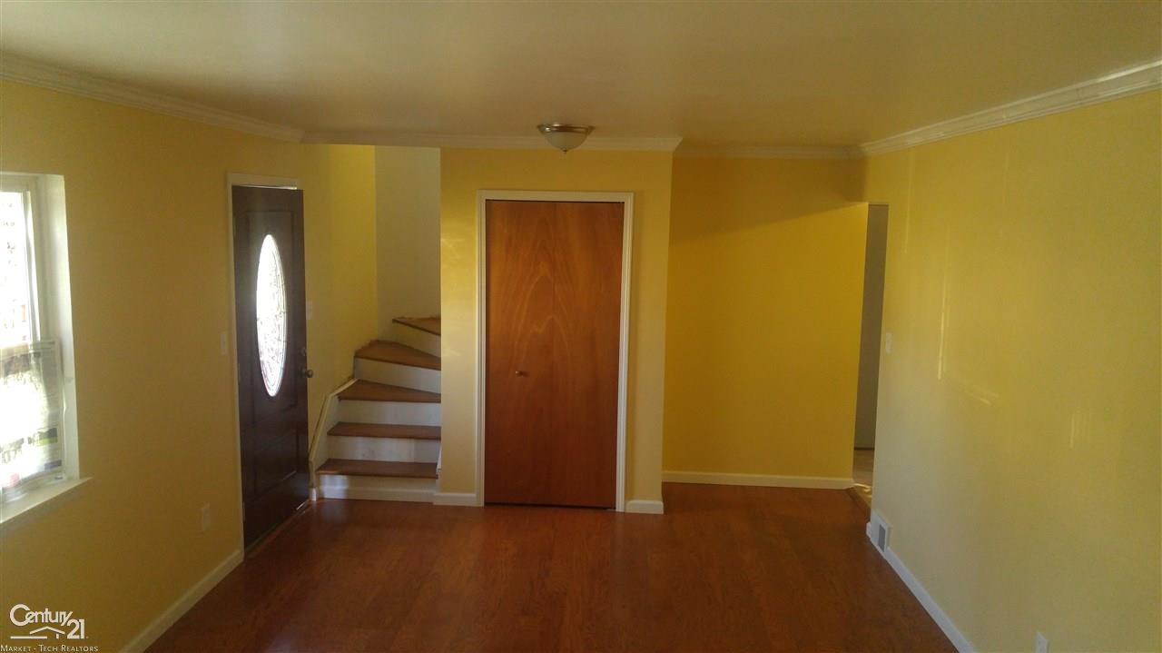 11 Inches Street Mount Clemens, MI 48043 - Photo 4 of 20 31332153-3.JPG