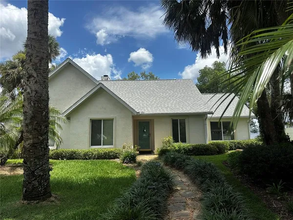 $2,700 | 12595 Southeast Sunset Harbor Road, Weirsdale, FL 32195