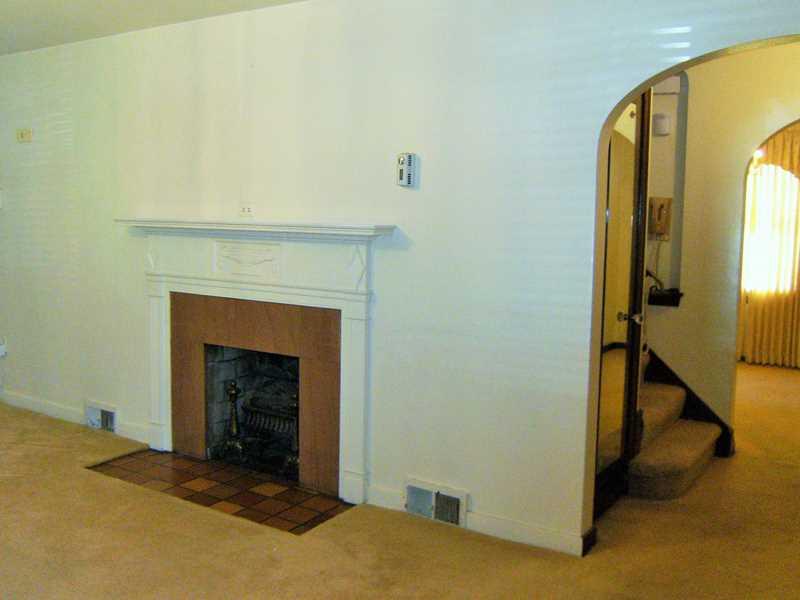 252 McCoy Road McKees Rocks, PA 15136 - Photo 3 of 16 Living Room.