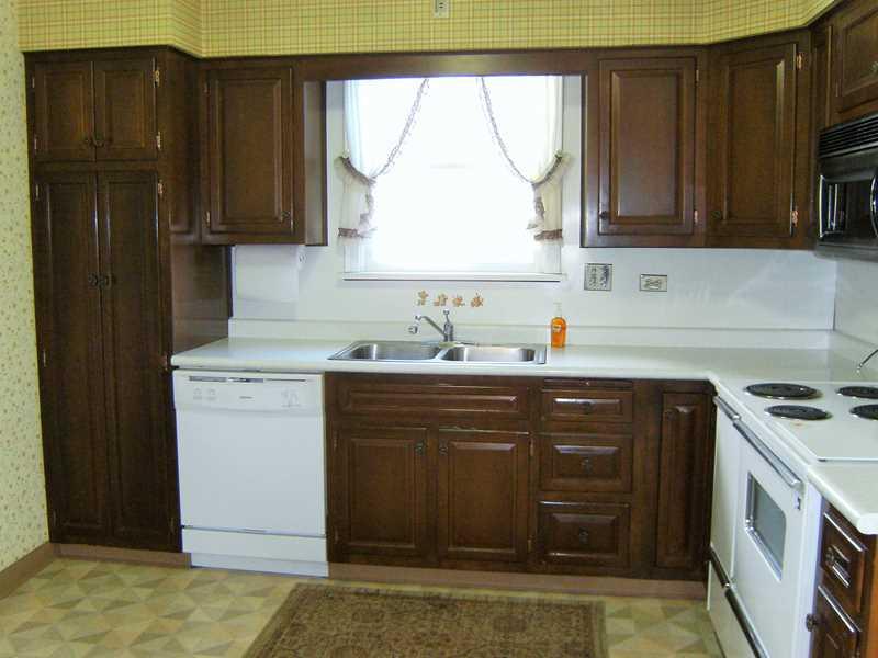 252 McCoy Road McKees Rocks, PA 15136 - Photo 5 of 16 Kitchen.