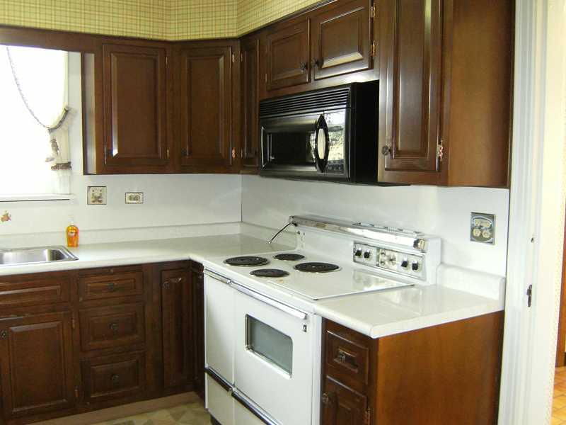 252 McCoy Road McKees Rocks, PA 15136 - Photo 6 of 16 Kitchen.