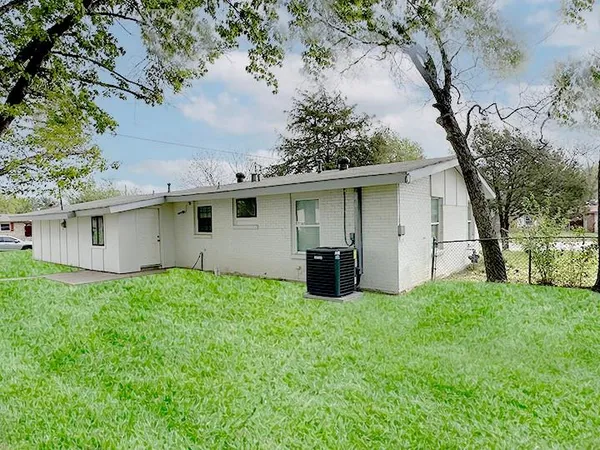 $264,900 | 706 Carter Drive, Arlington, TX 76010