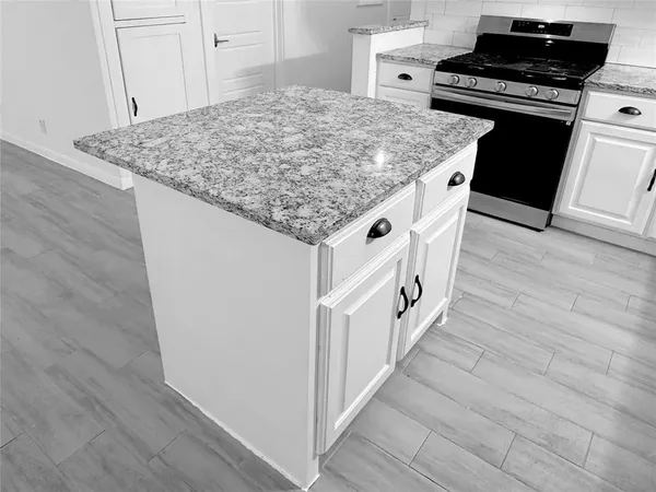 $264,900 | 706 Carter Drive, Arlington, TX 76010