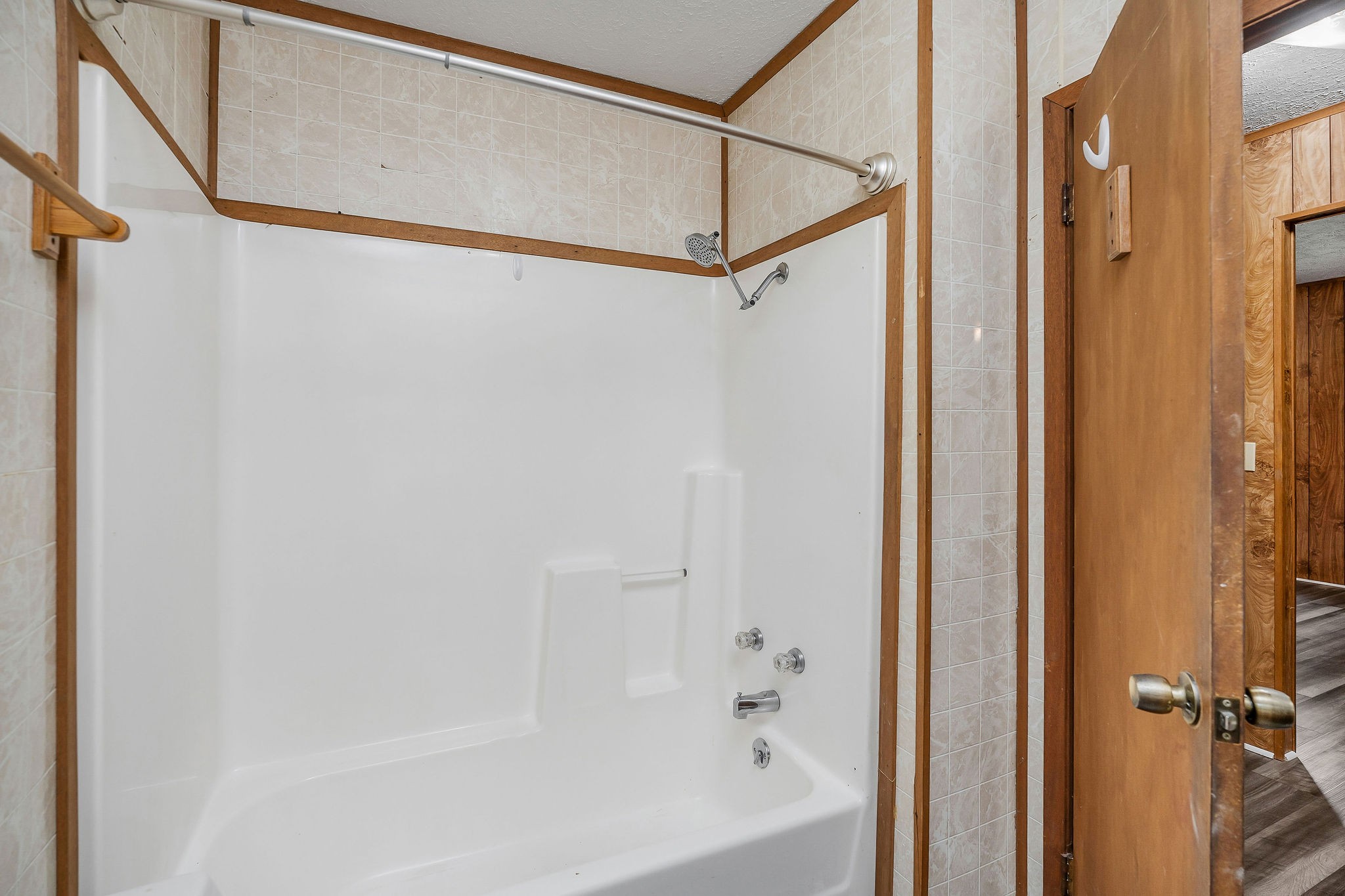 569 Robs Road Grimsley, TN 38565 - Photo 17 of 40 a bathroom with a bathtub