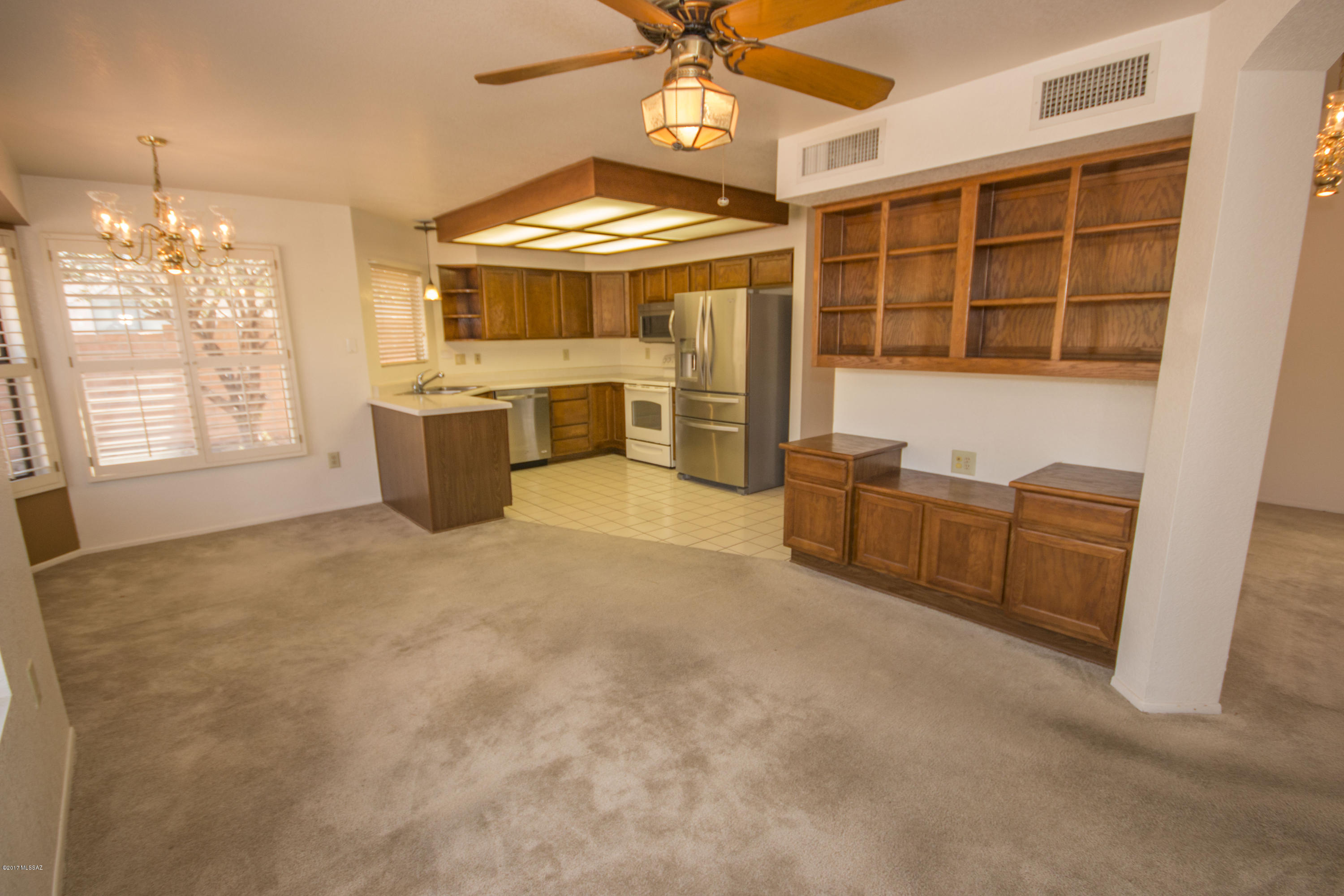 945 East Rising Sun Drive Oro Valley, AZ 85755 - Photo 6 of 24