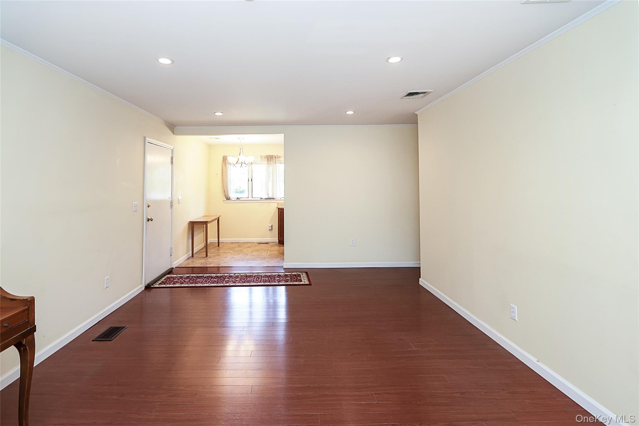 12 Ronan Road Glen Cove, NY 11542 - Photo 9 of 32