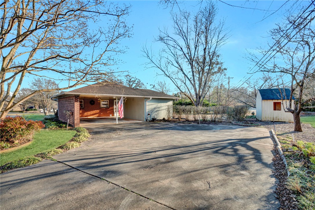 413 Harden Road Anderson, SC 29621 - Photo 5 of 22