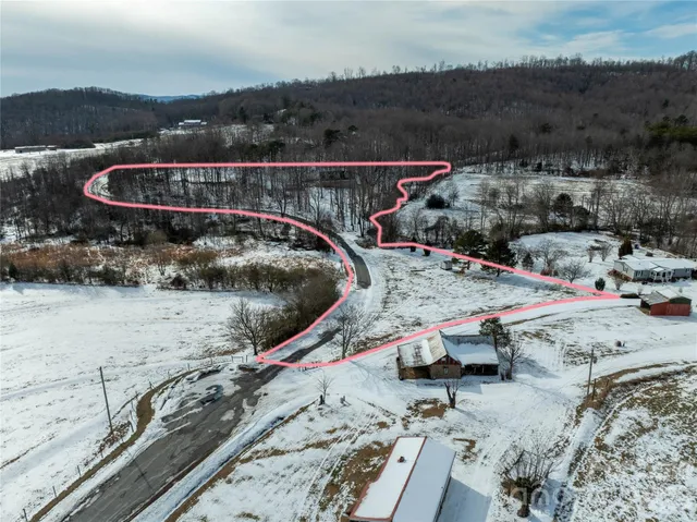 $450,000 | 1012 Tuckda Way, Hamptonville, NC 27020