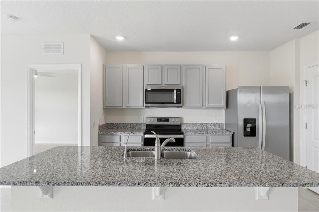 2829 Grandbury Grove Road Lakeland, FL 33811 - Photo 13 of 50