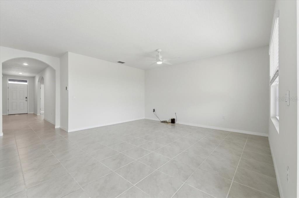 2829 Grandbury Grove Road Lakeland, FL 33811 - Photo 5 of 50