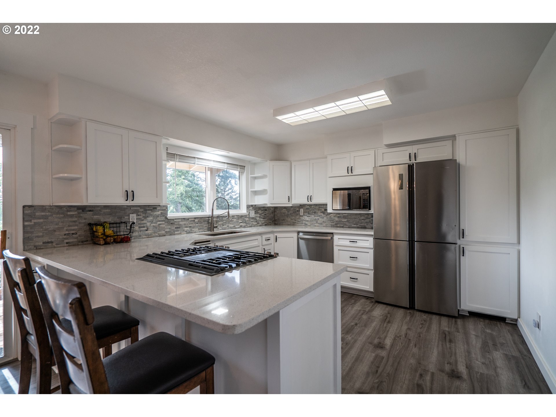 815 Northwest Mawrcrest Drive Gresham, OR 97030 - Photo 5 of 30 a kitchen with a stove a refrigerator and a sink