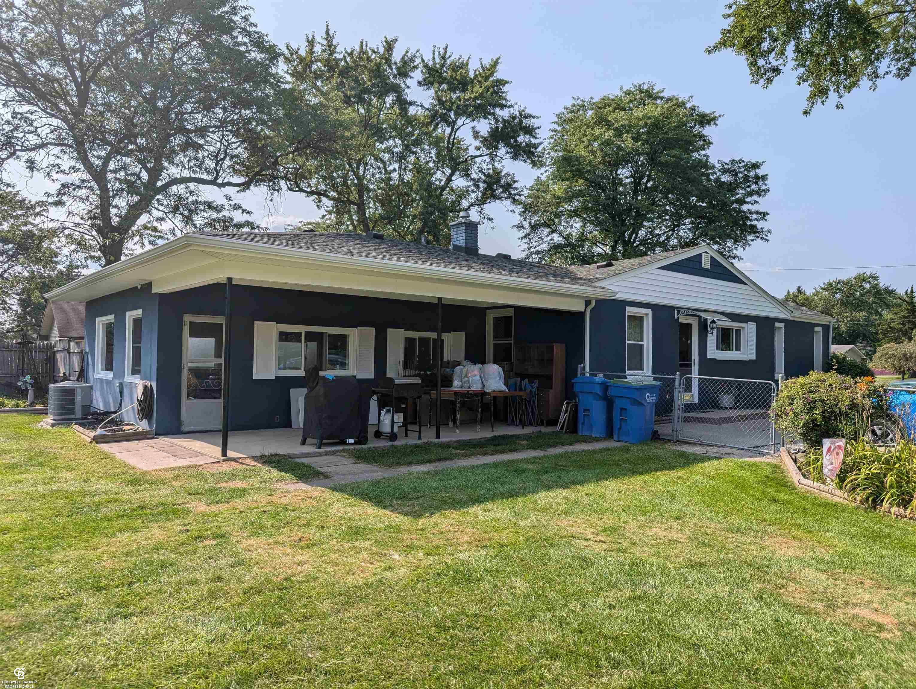 2234 East Thirteen Mile Road Warren, MI 48092 - Photo 6 of 28 50152320-51df6fa0-3b4f-415b-af09-5af6772695d4.JPG