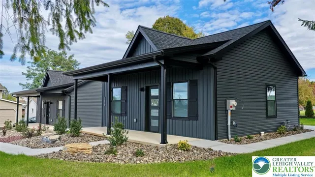 $1,790 | 1507 Lincoln Street, Unit B, Catasauqua, PA 18032