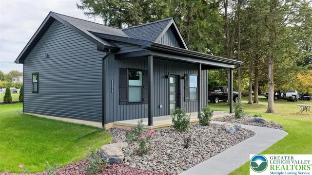 $1,790 | 1507 Lincoln Street, Unit B, Catasauqua, PA 18032