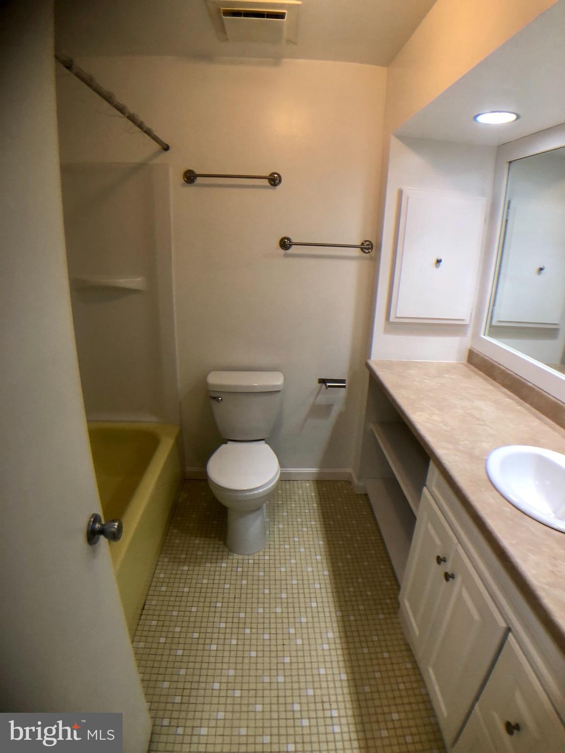 12811 Fernwood Turn Laurel, MD 20708 - Photo 15 of 28 Bath