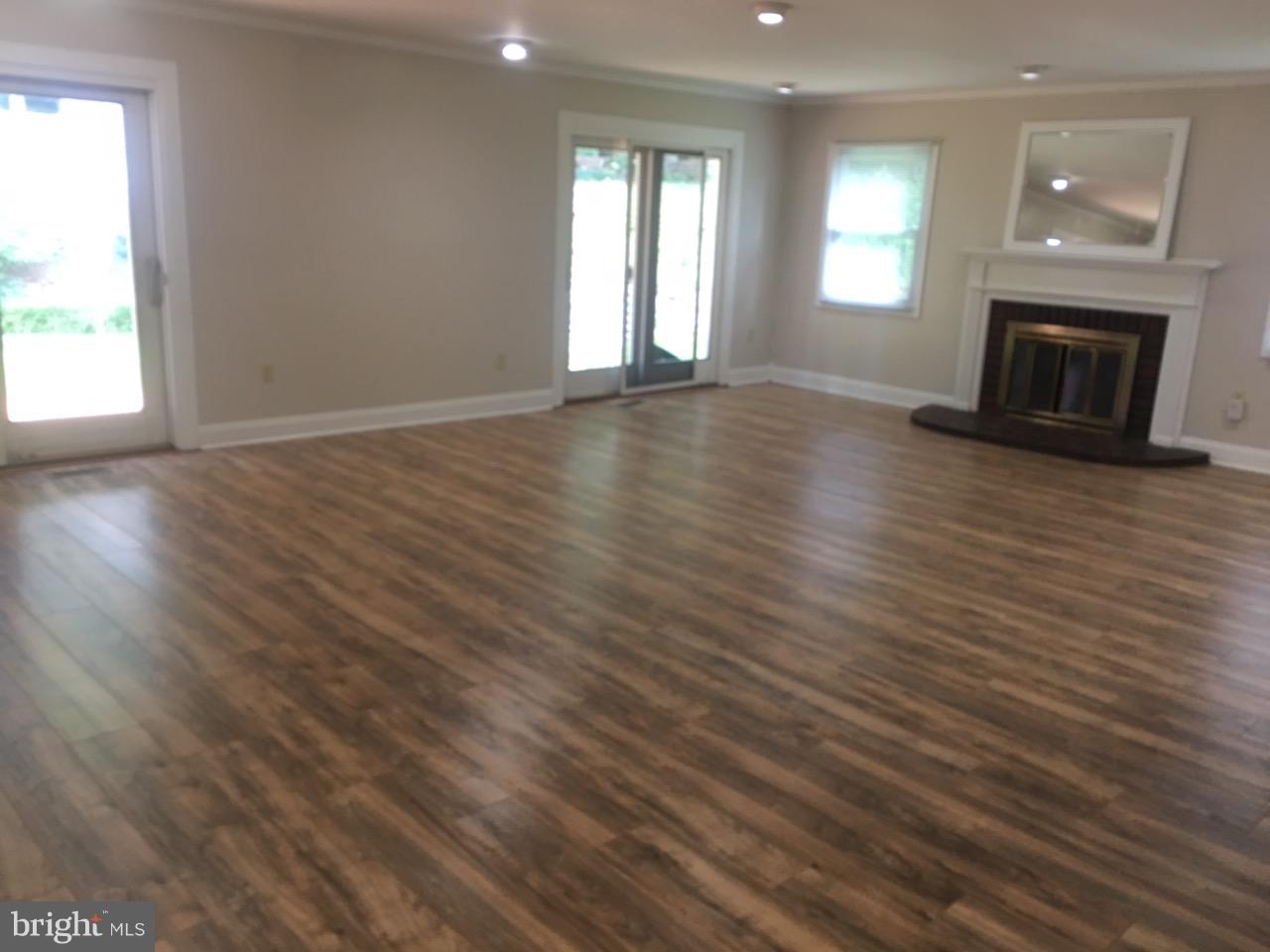 12811 Fernwood Turn Laurel, MD 20708 - Photo 23 of 28 Living Room