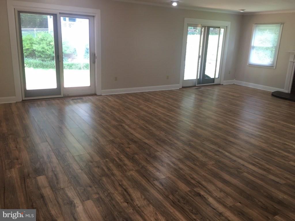 12811 Fernwood Turn Laurel, MD 20708 - Photo 24 of 28 Living Room