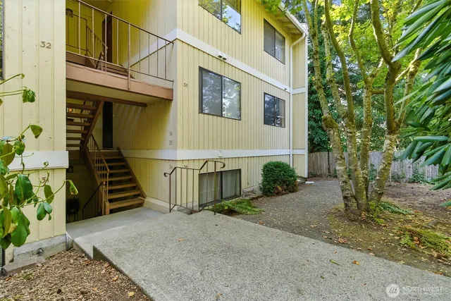 $292,000 | 26425 Northeast Pennsylvania Avenue, Unit 34, Kingston, WA 98346