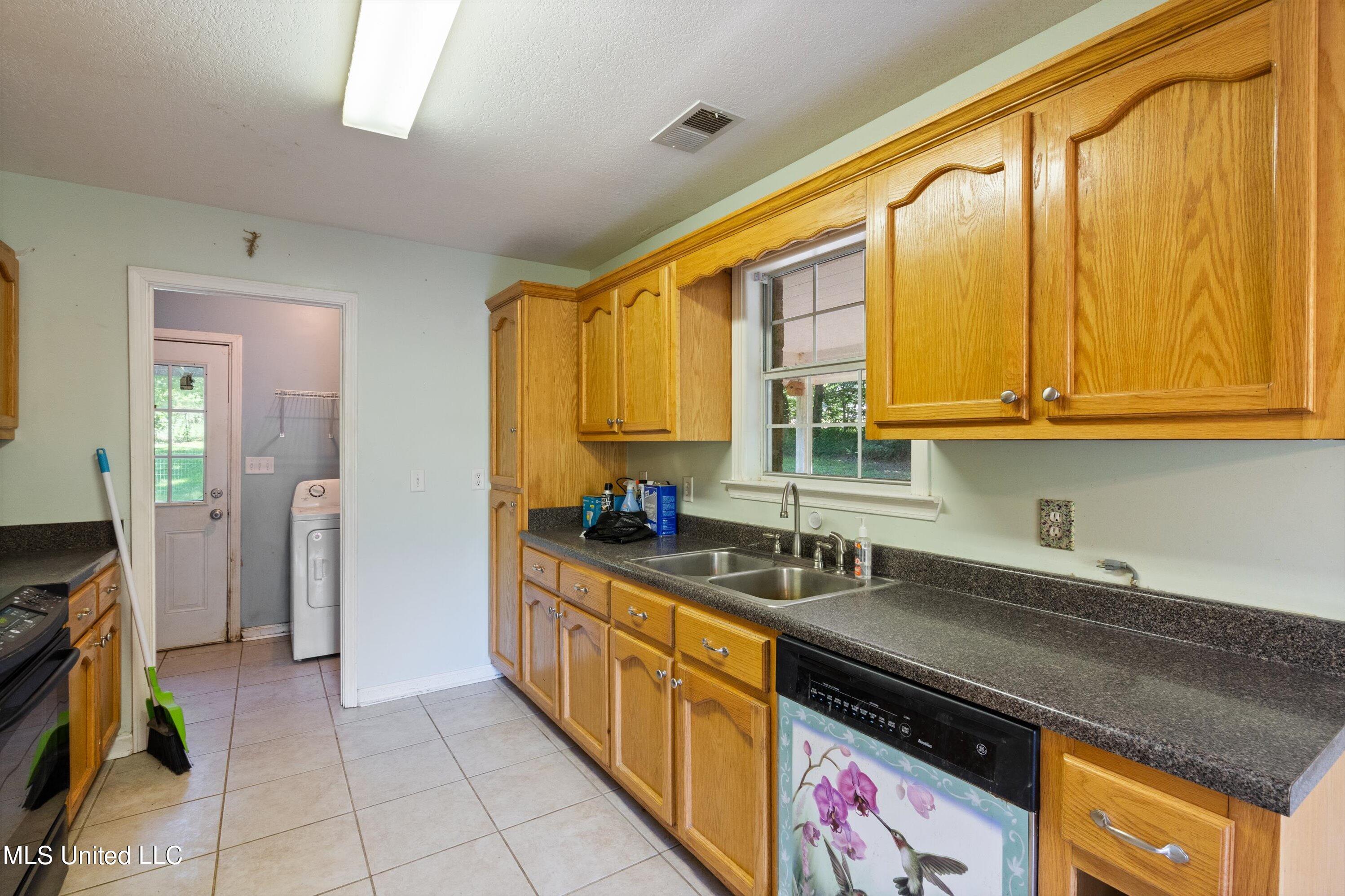 5986 Marianna Road Byhalia, MS 38611 - Photo 8 of 20 08-DSC6242