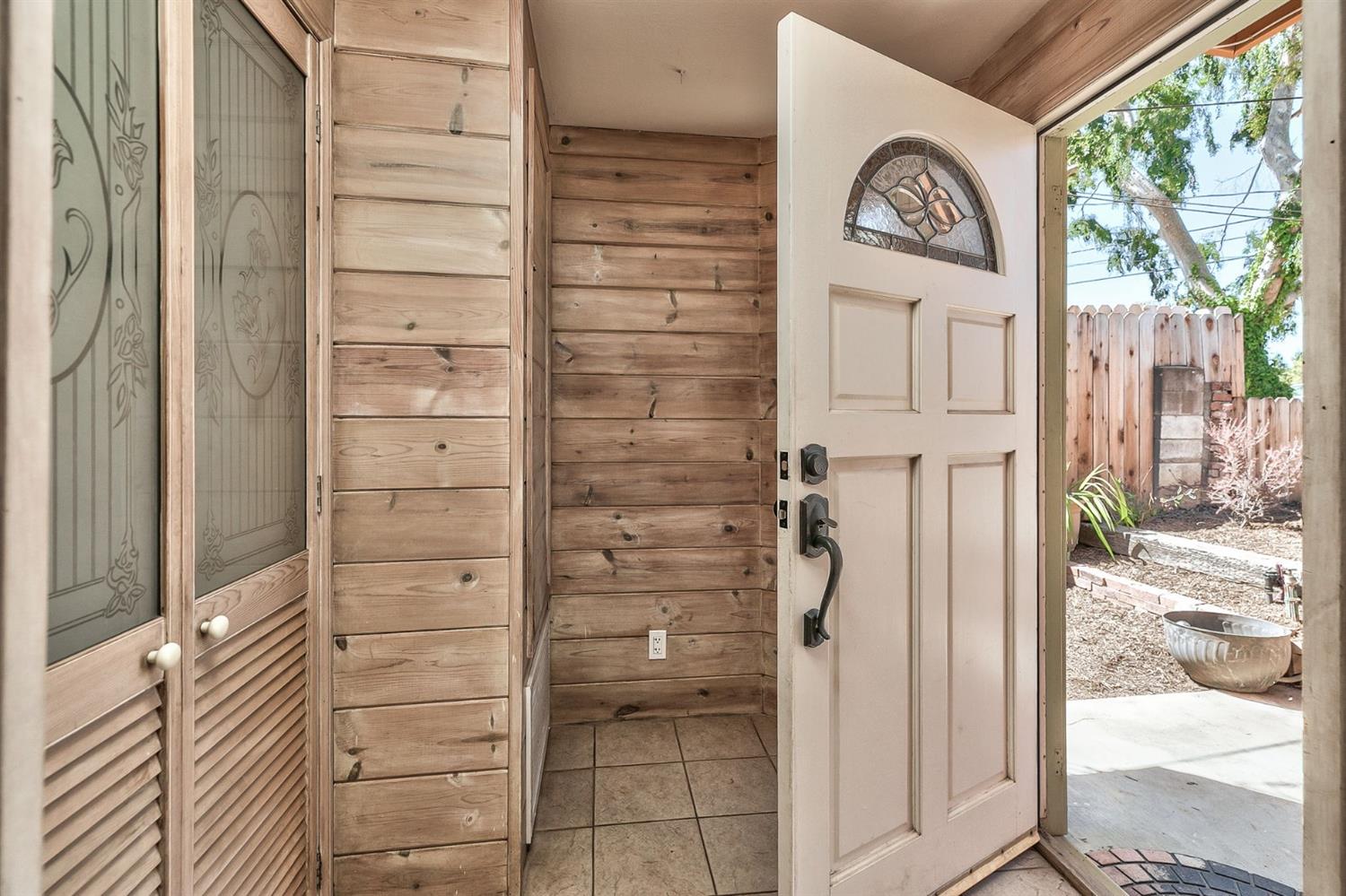 668 Spring Street Oak View, CA 93022 - Photo 5 of 24 a view of front door and porch