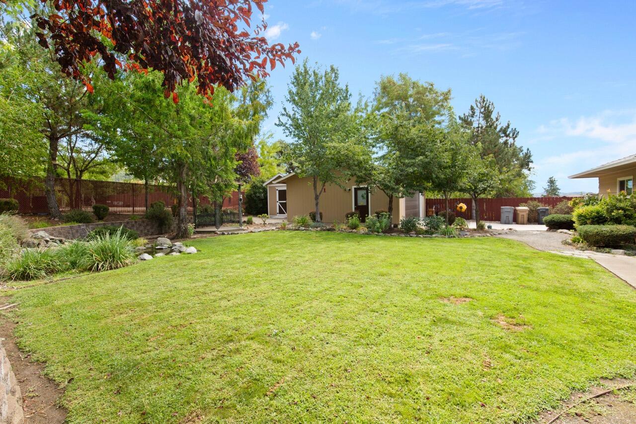 2243 Scoville Road Grants Pass, OR 97526 - Photo 10 of 40