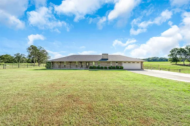 a view of a large building with an outdoor space