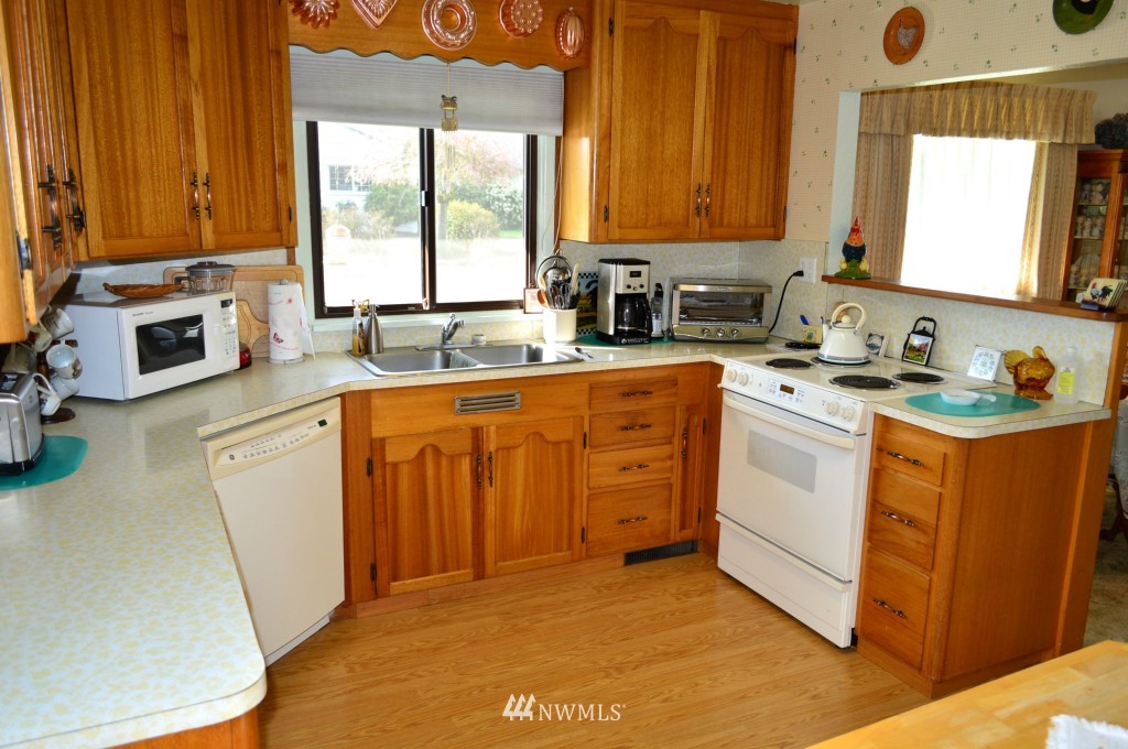 10001 Dechaux Road East Edgewood, WA 98371 - Photo 8 of 23 Gallery Image 8