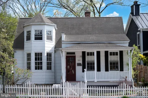 $800,000 | 6105 Harvard Avenue, Glen Echo, MD 20812