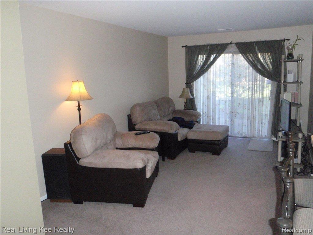 1555 Meadowside Drive Rochester, MI 48307 - Photo 6 of 9 Living Room