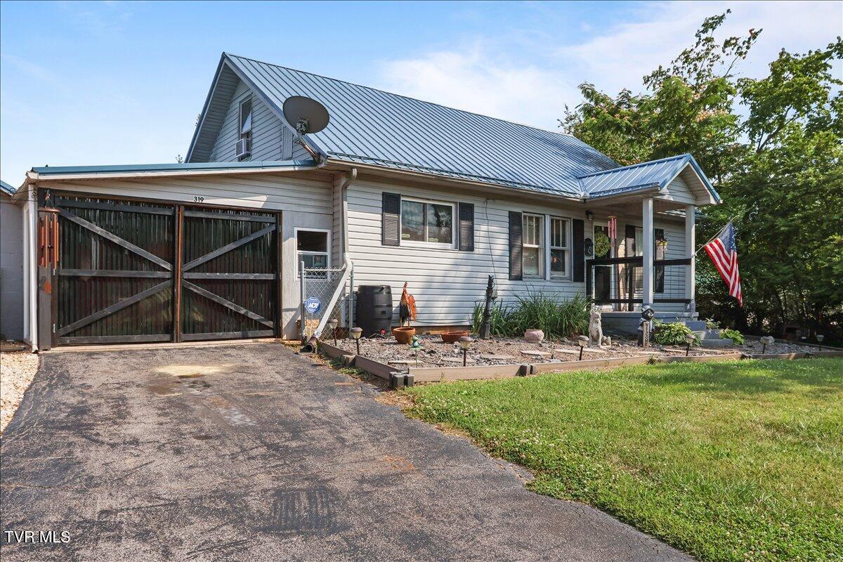 319 Old Stage Road Surgoinsville, TN 37873 - Photo 3 of 61 04-IMG_9942