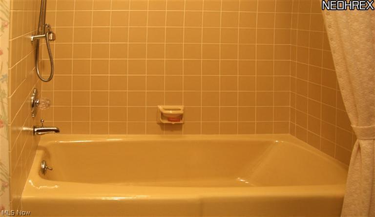 2330 Lancaster Road Akron, OH 44313 - Photo 13 of 18 Shower/Tub. Note excellent, highly maintained condition typical throughout the home.