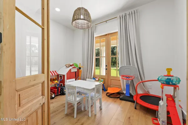 $680,000 | 19255 Eli Dudley Road, Moss Point, MS 39562