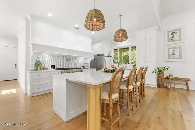 $680,000 | 19255 Eli Dudley Road, Moss Point, MS 39562